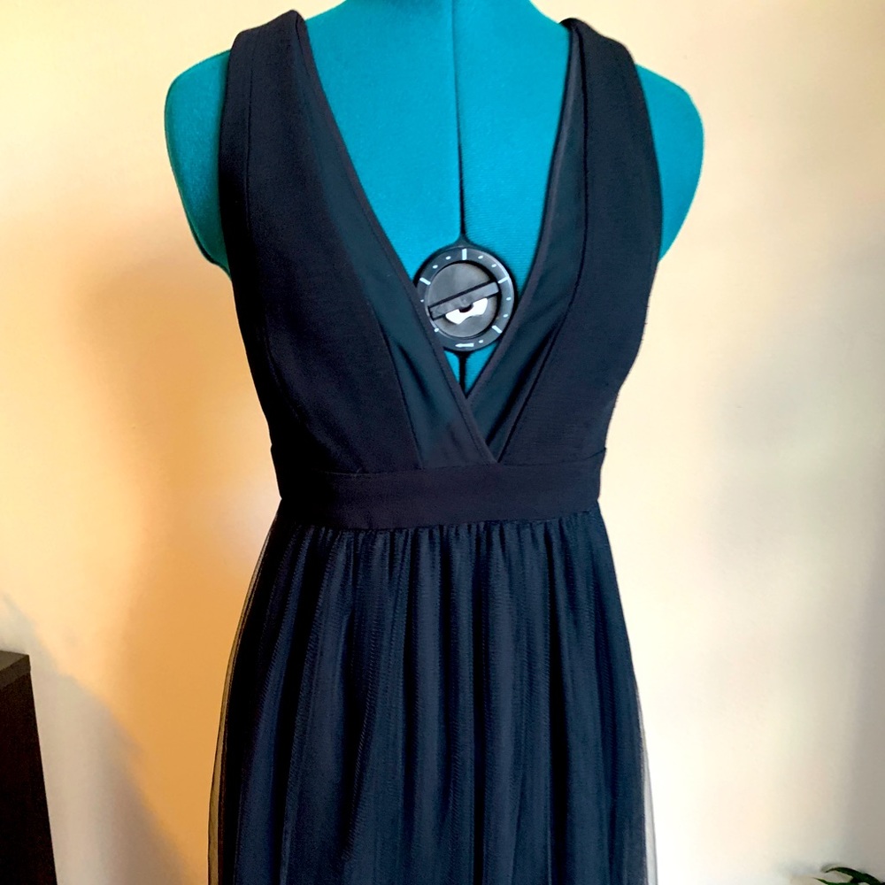 BCBGeneration Black Long Tulle V-neck Dress sz 4